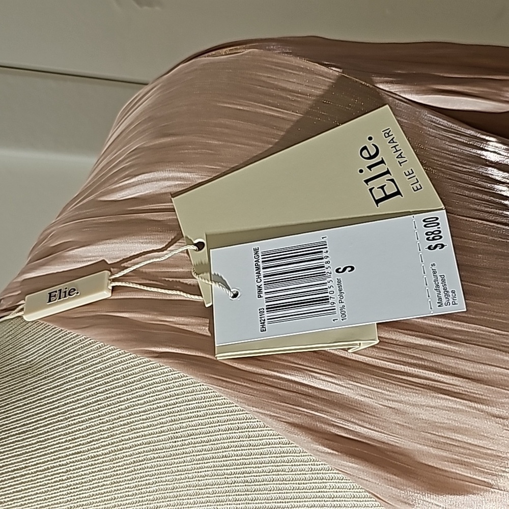Elie Tahari NWT pink champagne color, size small button-down. Shinny fab… - Picture 2 of 12